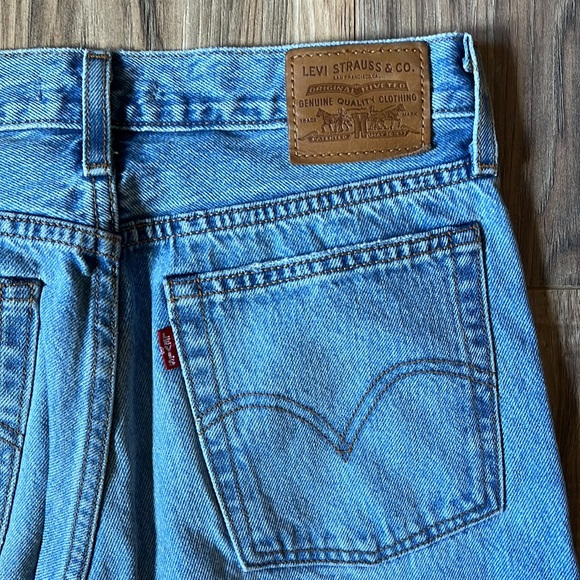 Levi’s Wedgie Straight Distressed Light/Medium Wash 26 - Picture 8 of 8